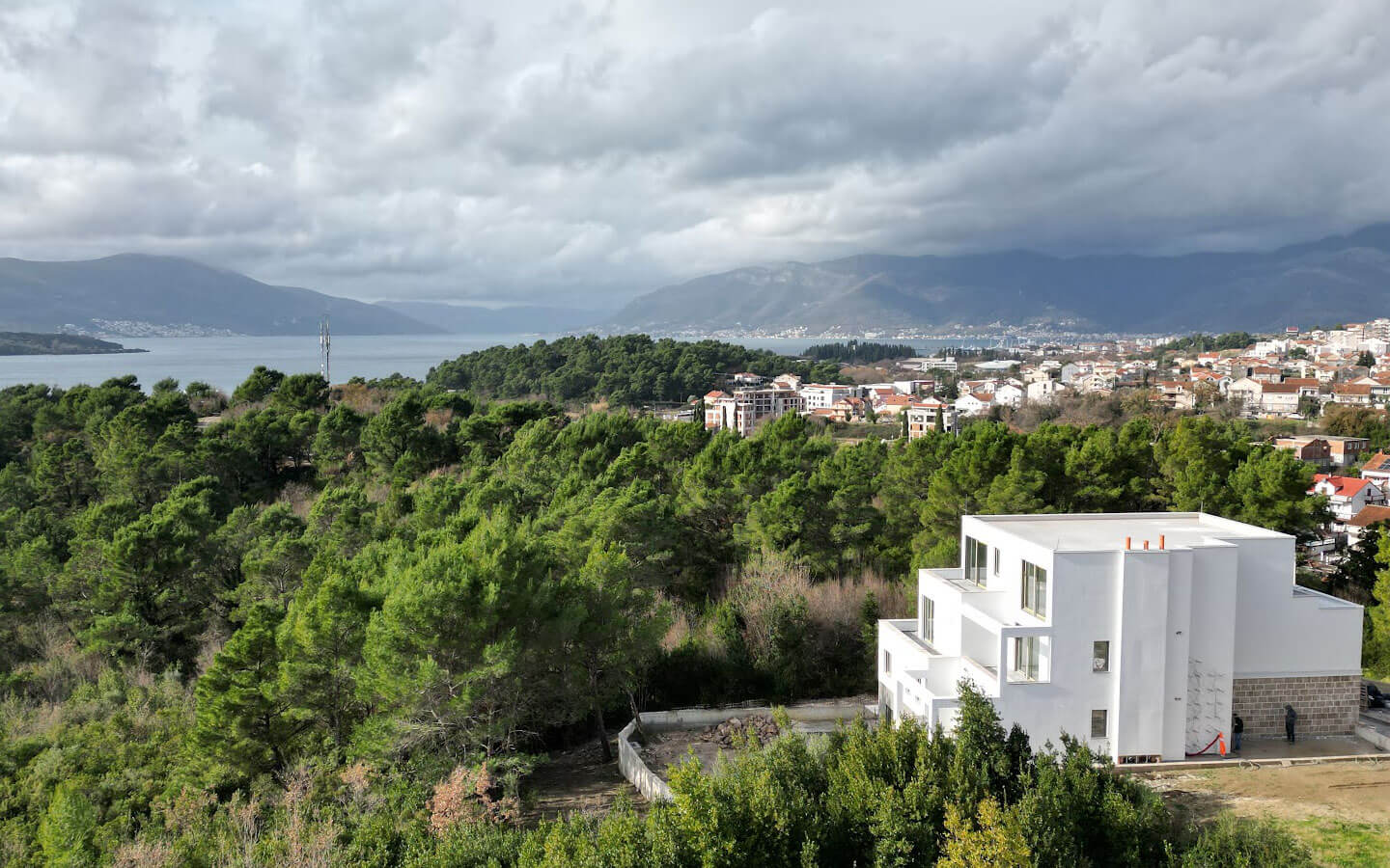 villa-for-sale-in-tivat-montenegro-mrcevac-4-astra-real-estate