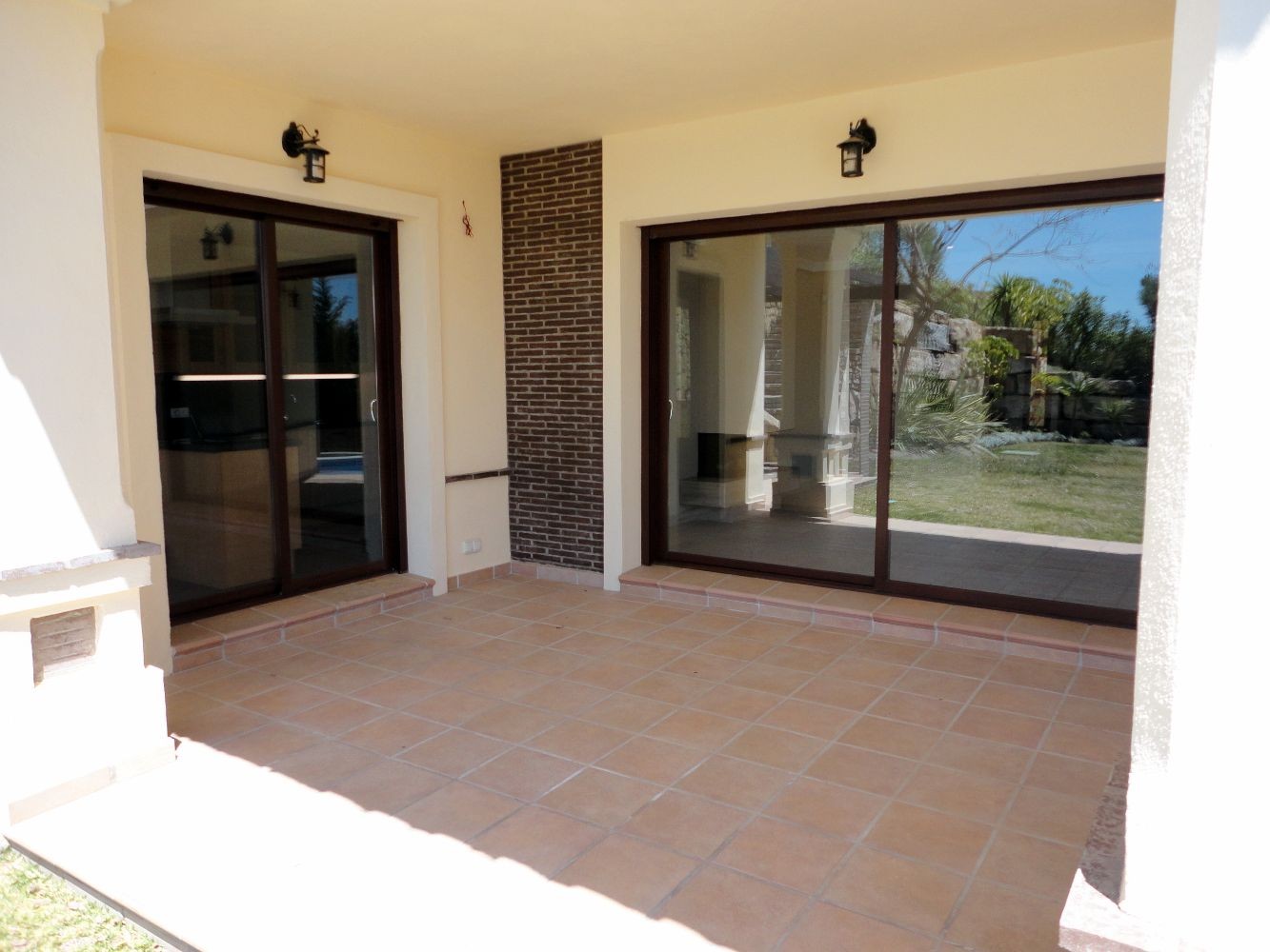 villa-living-dining-area-level-0-19