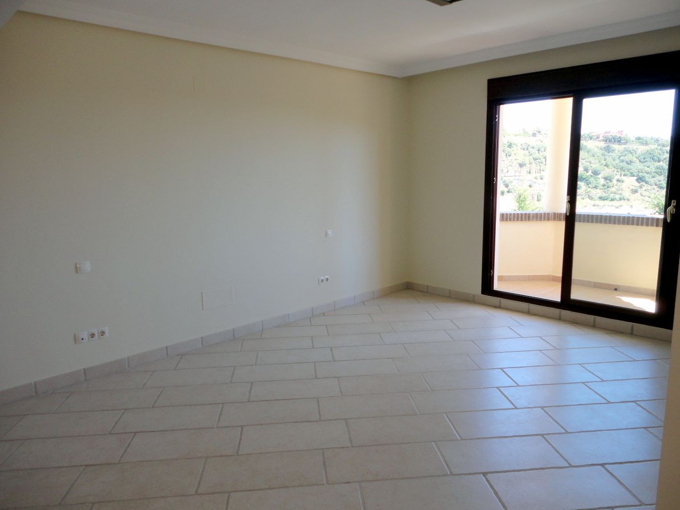 villa-master-bedroom-suite-level-1-8