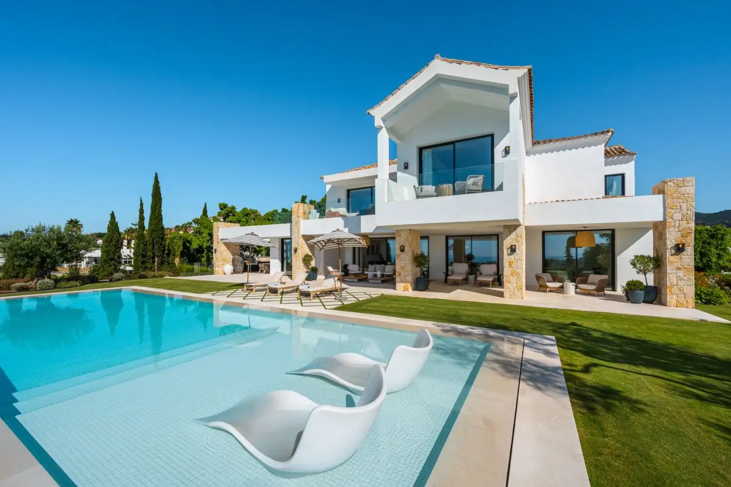 Luxury villa with private pool and stunning panoramic vistas in El Herrojo. Perfect for exclusive li.