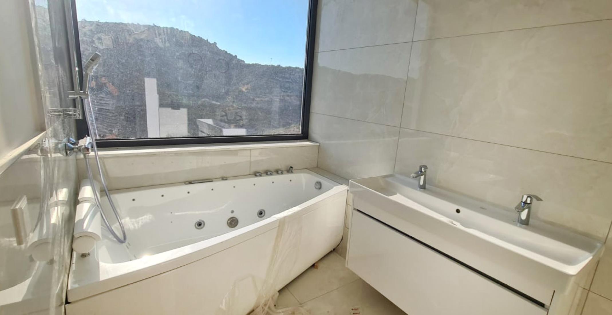 whatsapp-image-2024-09-26-at-164310-copy-large