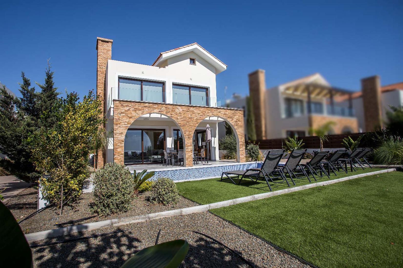 whatsapp-image-2025-04-25-at-165311-4-copy-large