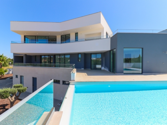 08175abc 0cf1 4a86 9843 7bf3bef5998f