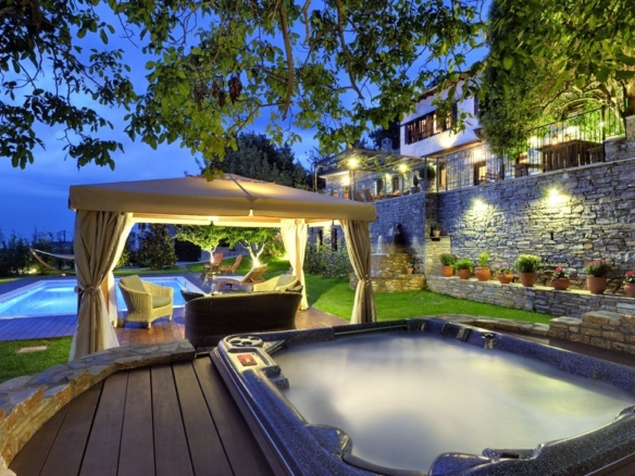 148786679661villakeras 1487866796