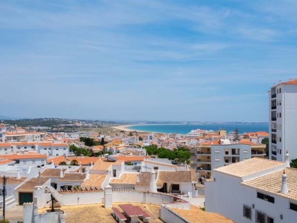 28 1 19a03f4c c7b2 4b50 809f 3ee74b4e91bd