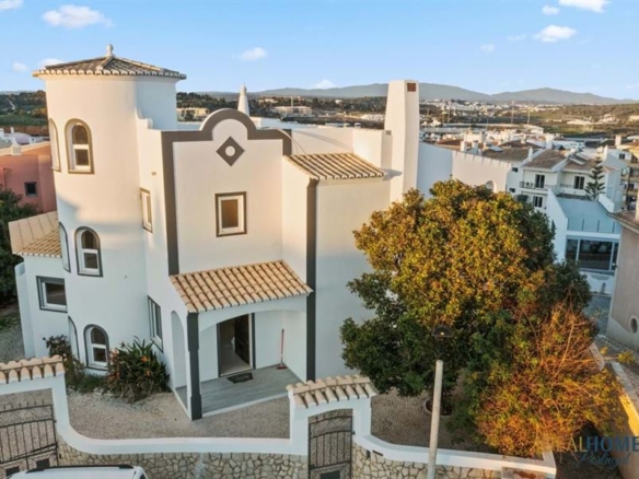 4 1 a9608465 7fcf 4d20 9b15 abf165ee0703