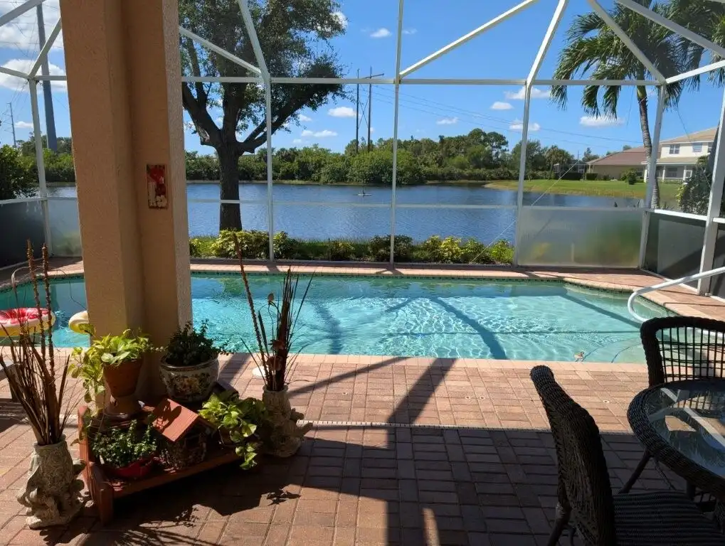 Waterfront villa with pool in Cape Coral, Florida.