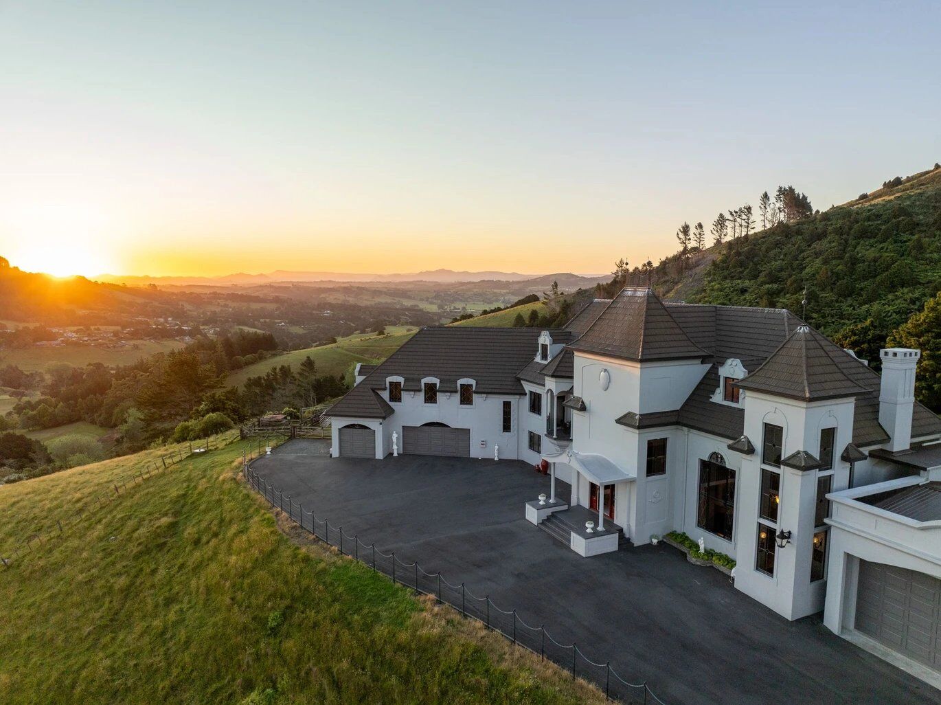Luxury Château Te Kamo for sale in Ngararatunua, New Zealand, with stunning countryside views and el.
