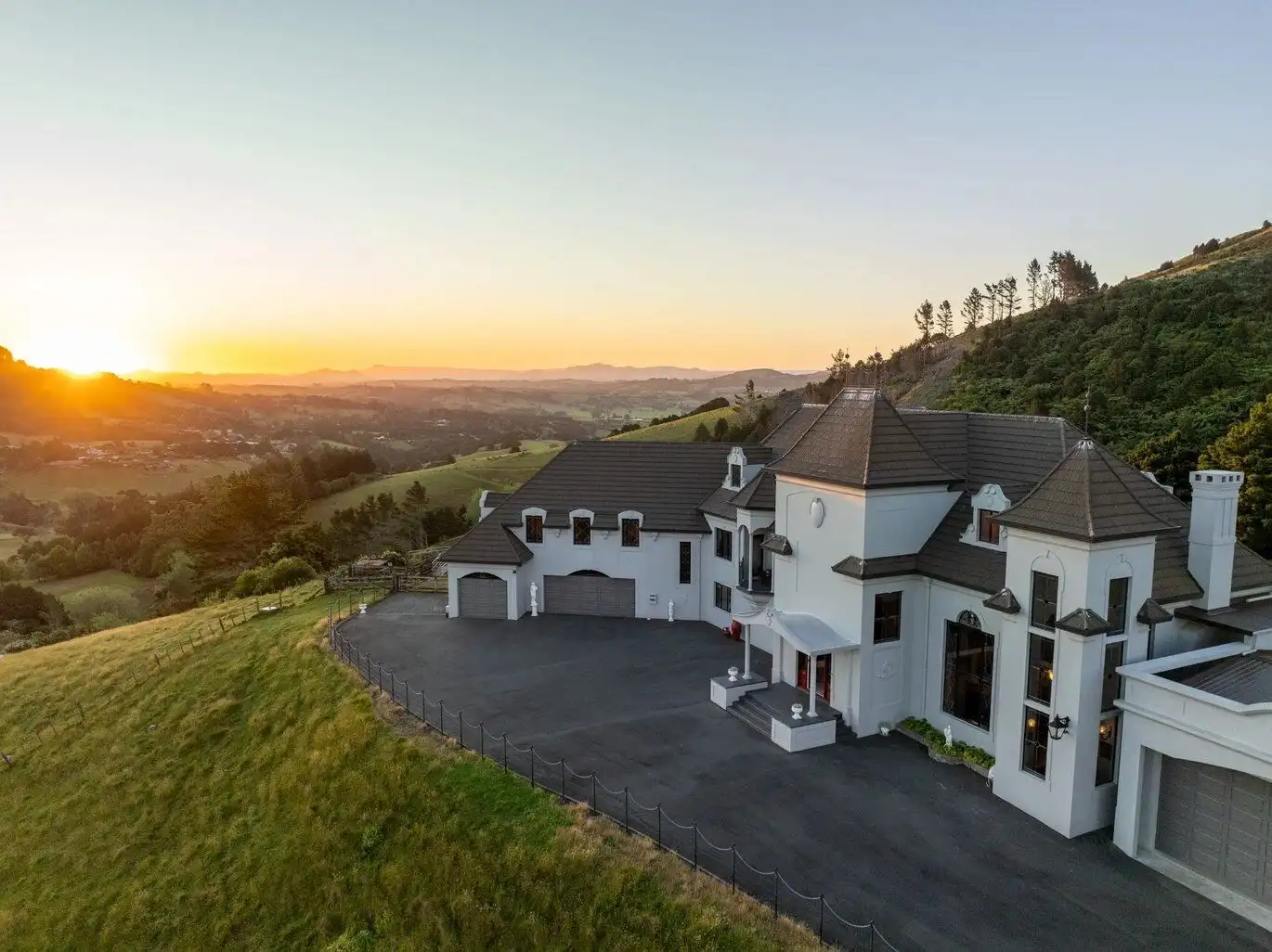 Luxury Château Te Kamo for sale in Ngararatunua, New Zealand, with stunning countryside views and el.