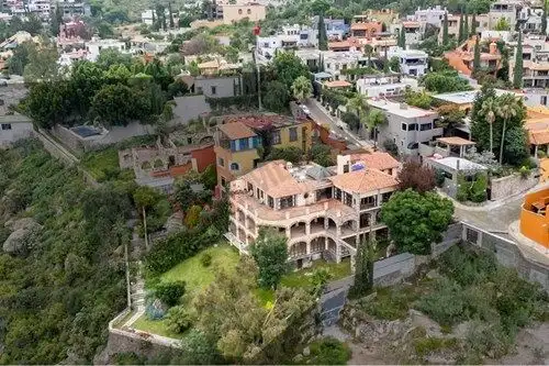 Spanish Colonial estate with panoramic views in Colonia Balcones, San Miguel de Allende.