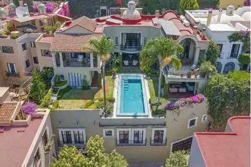 Elegant private estate with pool in San Miguel de Allende, featuring lush gardens and classic archit.