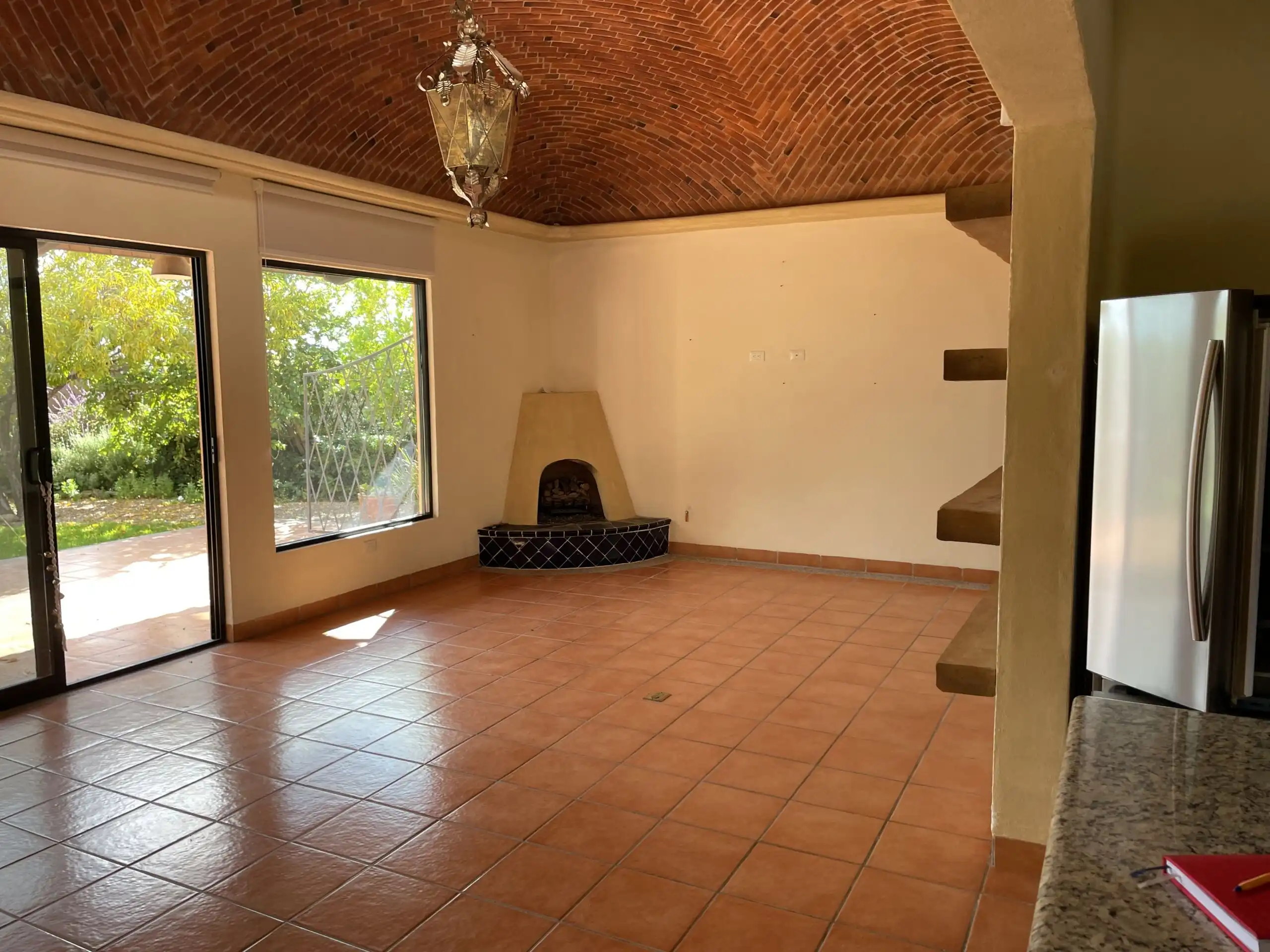 Level home with spacious living area and large windows in Rancho Los Labradores, San Miguel de Allen.