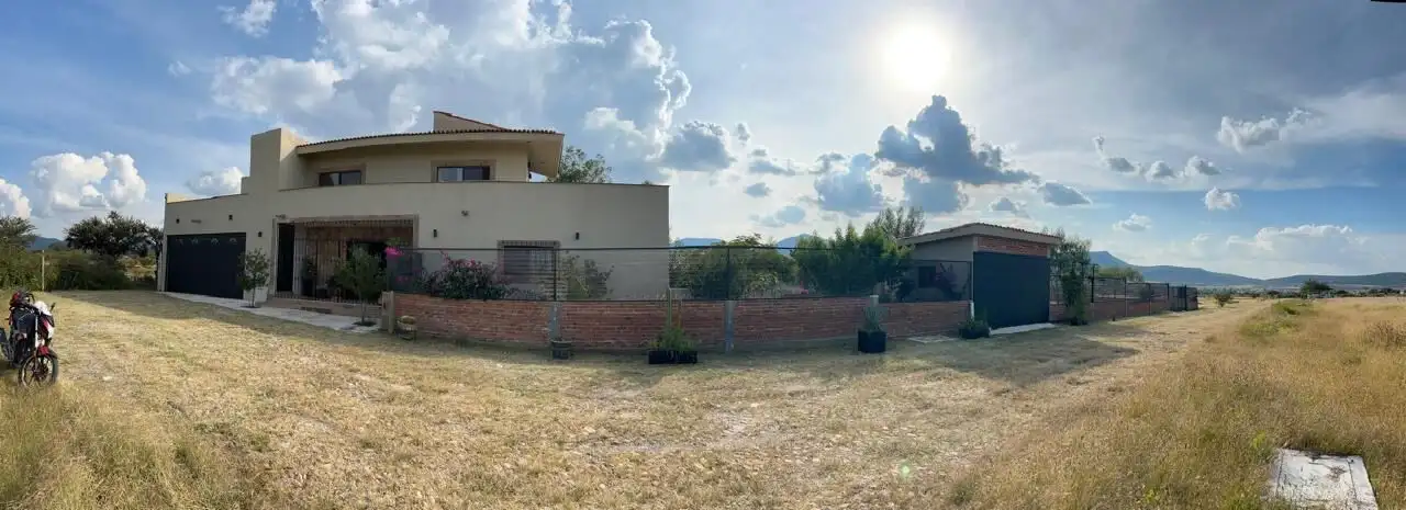 Luxury Estate in San Miguel de Allende Elegant country estate with modern design in San Miguel de Allende, offering spacious living and sce.