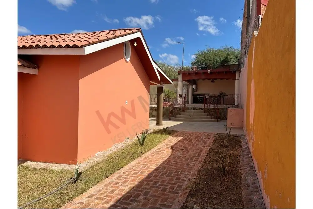 Beautiful countryside retreat with a hot spring pool, located just 10 minutes from the city center i.