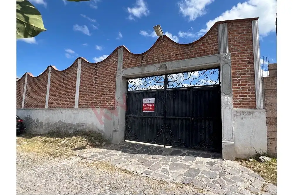 Gated entrance to Casa Rincón del Cielo, a peaceful countryside retreat with a hot spring pool near.