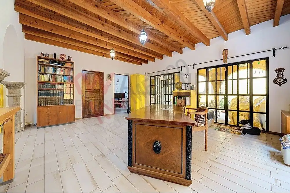 Style Living Room in San Miguel Style living room with wooden ceiling beams and large windows in San Miguel de Allende.