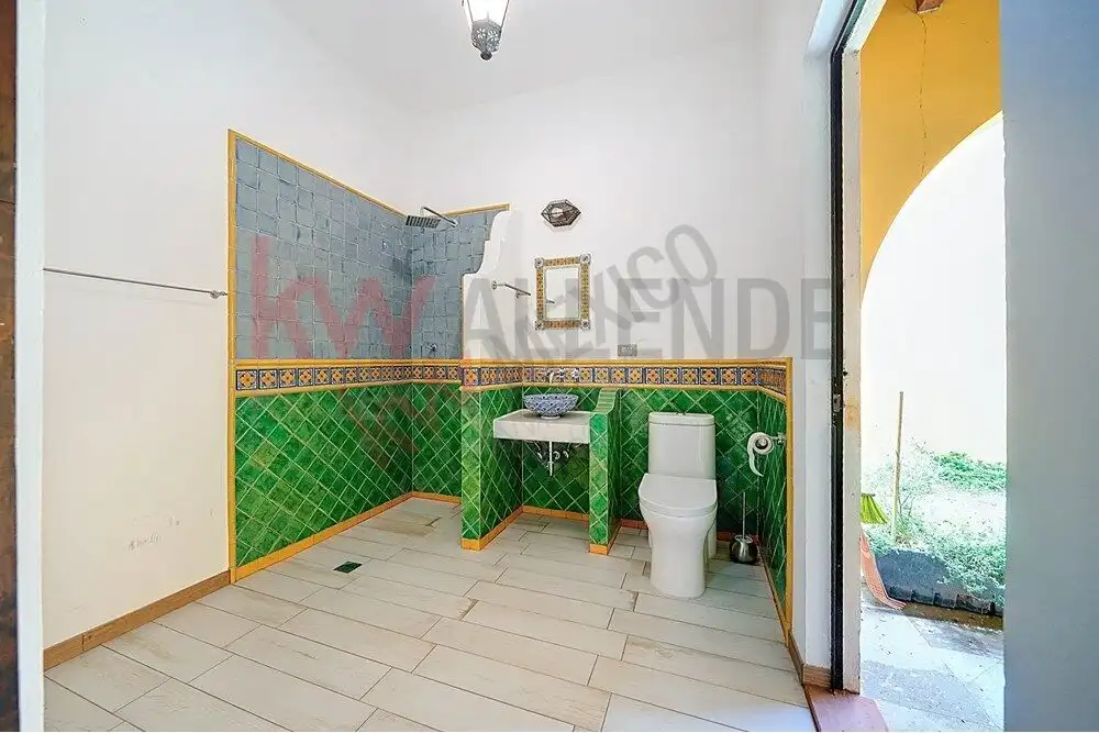 Style 4-Bedroom Home San Miguel de Allende Spacious bathroom in a colonial-style home for sale on Avenida Paseo Real, San Miguel de Allende.