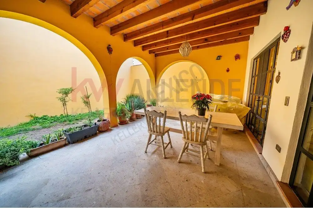 Style 4-Bedroom Home Exterior Style home with spacious veranda and traditional architecture in San Miguel de Allende.