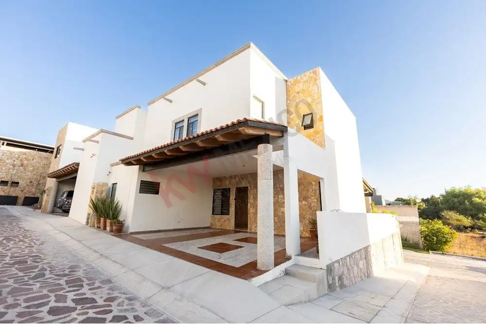 Elegant turnkey home with contemporary design in San Miguel de Allende.