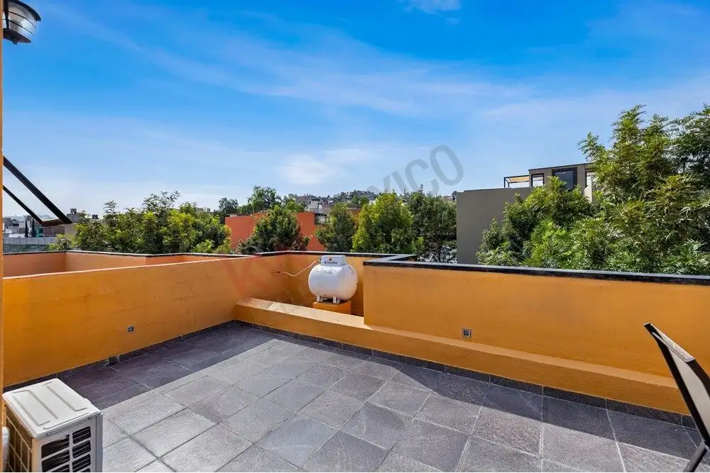 Rooftop terrace of a modern home in Quinta de Allende, San Miguel de Allende, offering outdoor space.