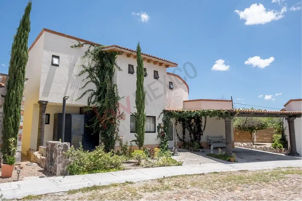 Beautiful 3-bedroom modern house in Rancho Los Labradores, San Miguel de Allende, with lush greenery.
