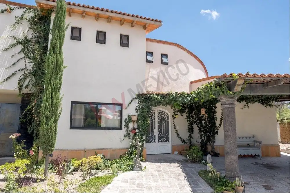 Modern Rancho Los Labradores House in San Miguel de Allende Beautiful 3-bedroom modern house for sale in Rancho Los Labradores, San Miguel de Allende, featuring.