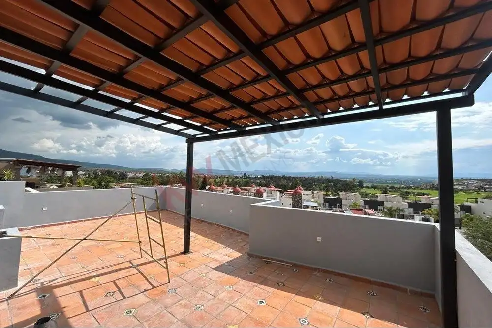 Rooftop terrace with city views in San Miguel de Allende, perfect for relaxing or entertaining.