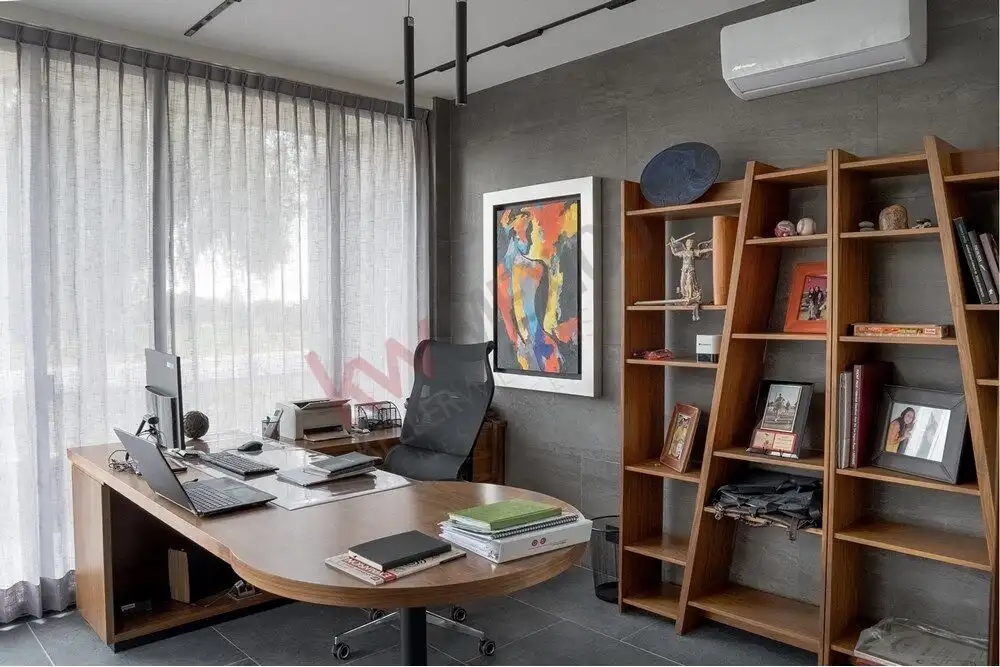 Elegant home office with modern decor and natural light in Ventanas Golf Club, San Miguel de Allende.
