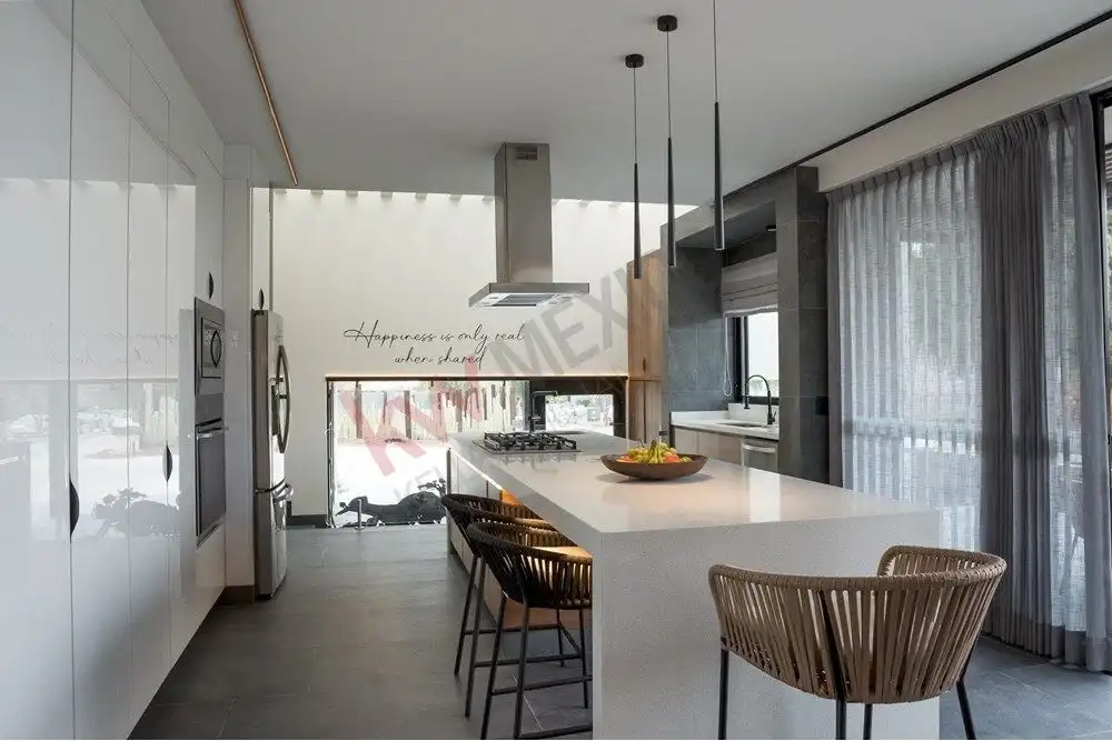 Modern kitchen with island and sleek design in Ventanas Golf Club, San Miguel de Allende.