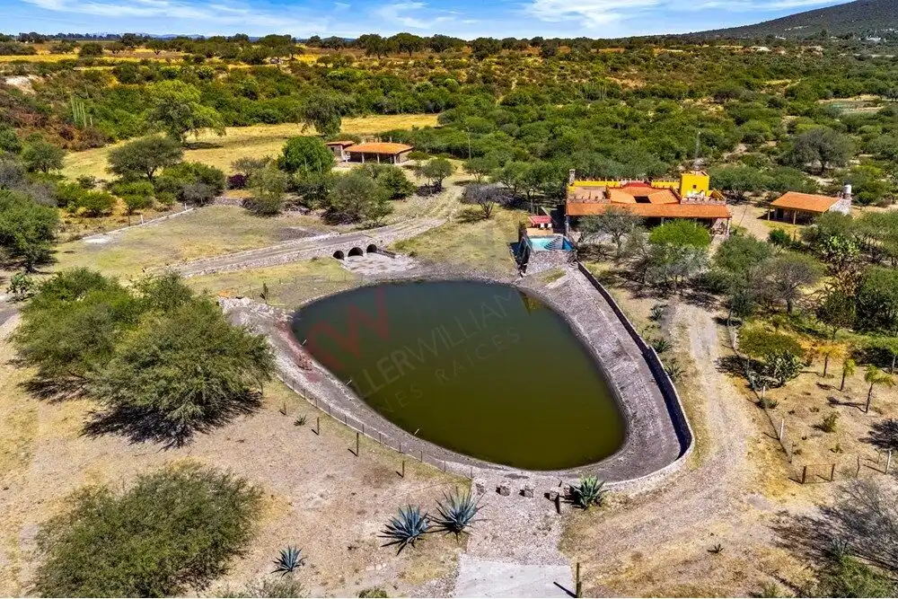 Spacious ranch for sale in San Miguel de Allende featuring stables, guest houses, and scenic landsca.