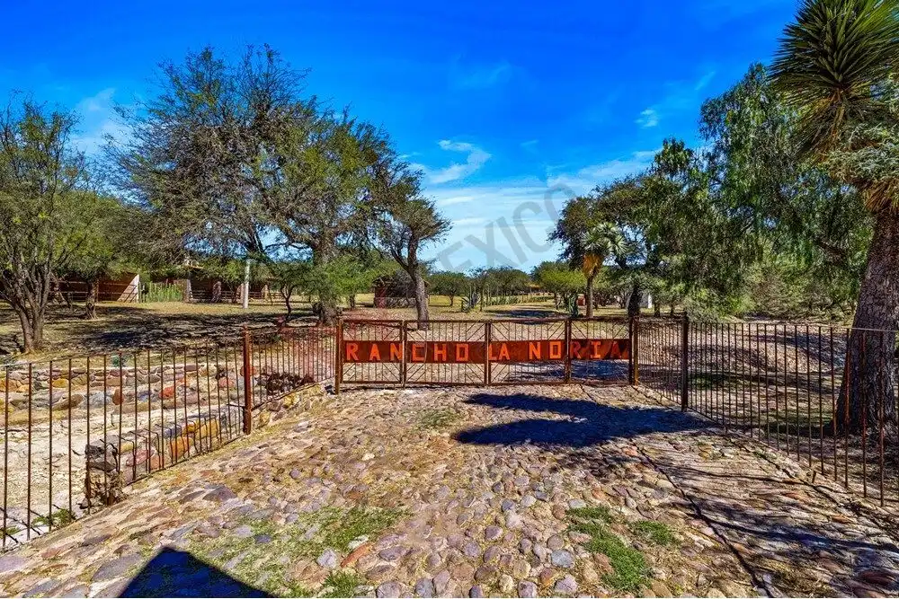 Large country estate with guest houses, stables, and scenic landscape in San Miguel de Allende.