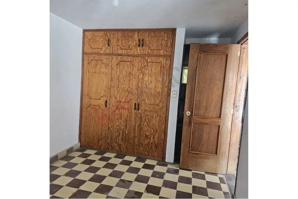 Story Home in San Miguel de Allende Charming 3-bedroom house near Centro with wooden closet and simple interior design. Perfect for comf.