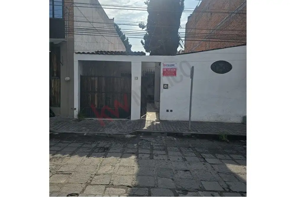 Charming San Miguel de Allende Home Story house near downtown San Miguel de Allende with 3 bedrooms and modern amenities.