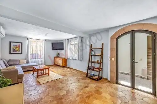 Bright living room with comfortable seating and natural light in Colonia Guadalupe.