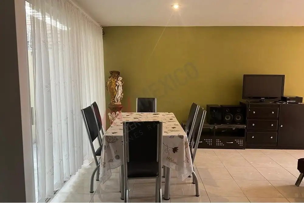 Cozy dining room in Guadalupe Mexiquito Spacious dining area with modern furniture and a large window with sheer curtains in Guadalupe Mexiq.