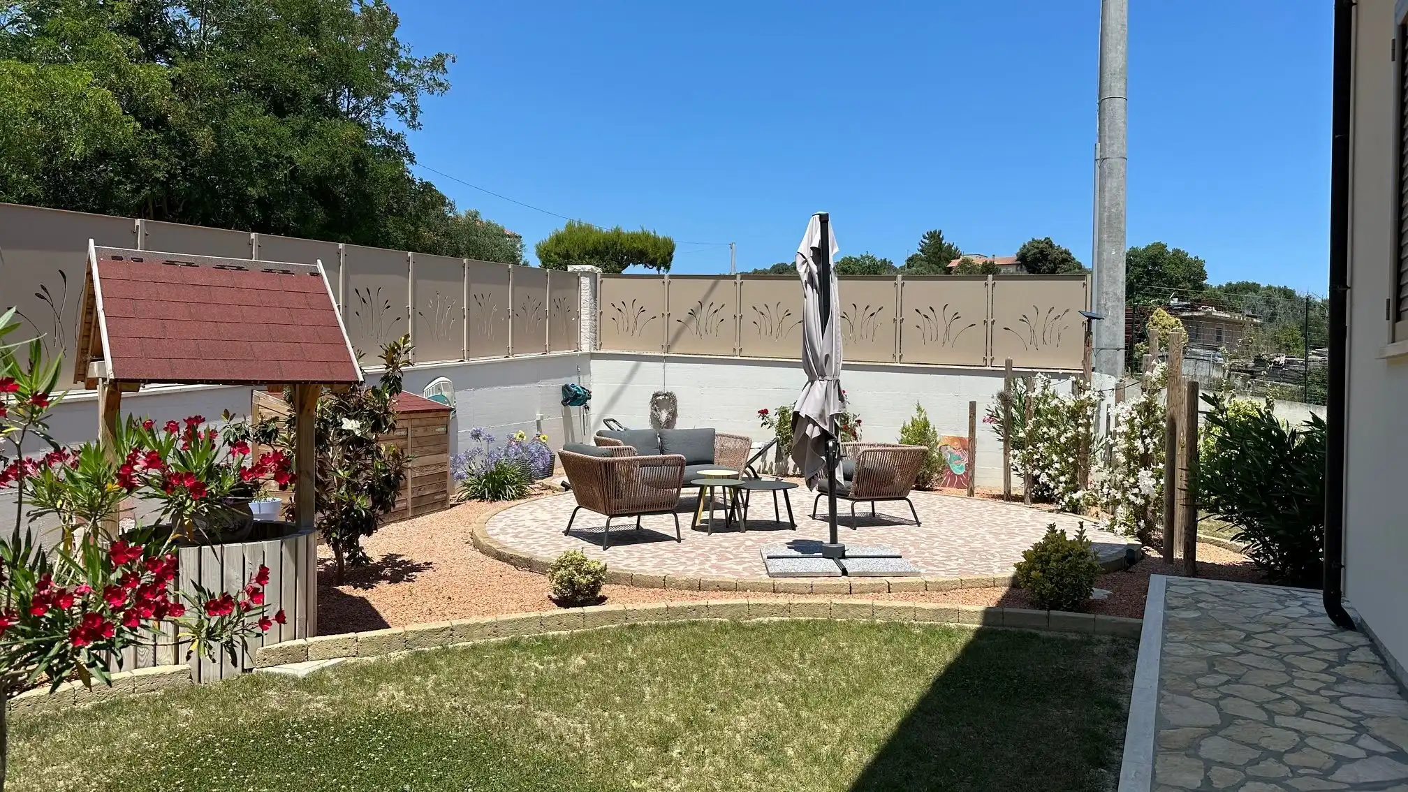 Beautiful outdoor patio with seating area and umbrella in Tortoreto.