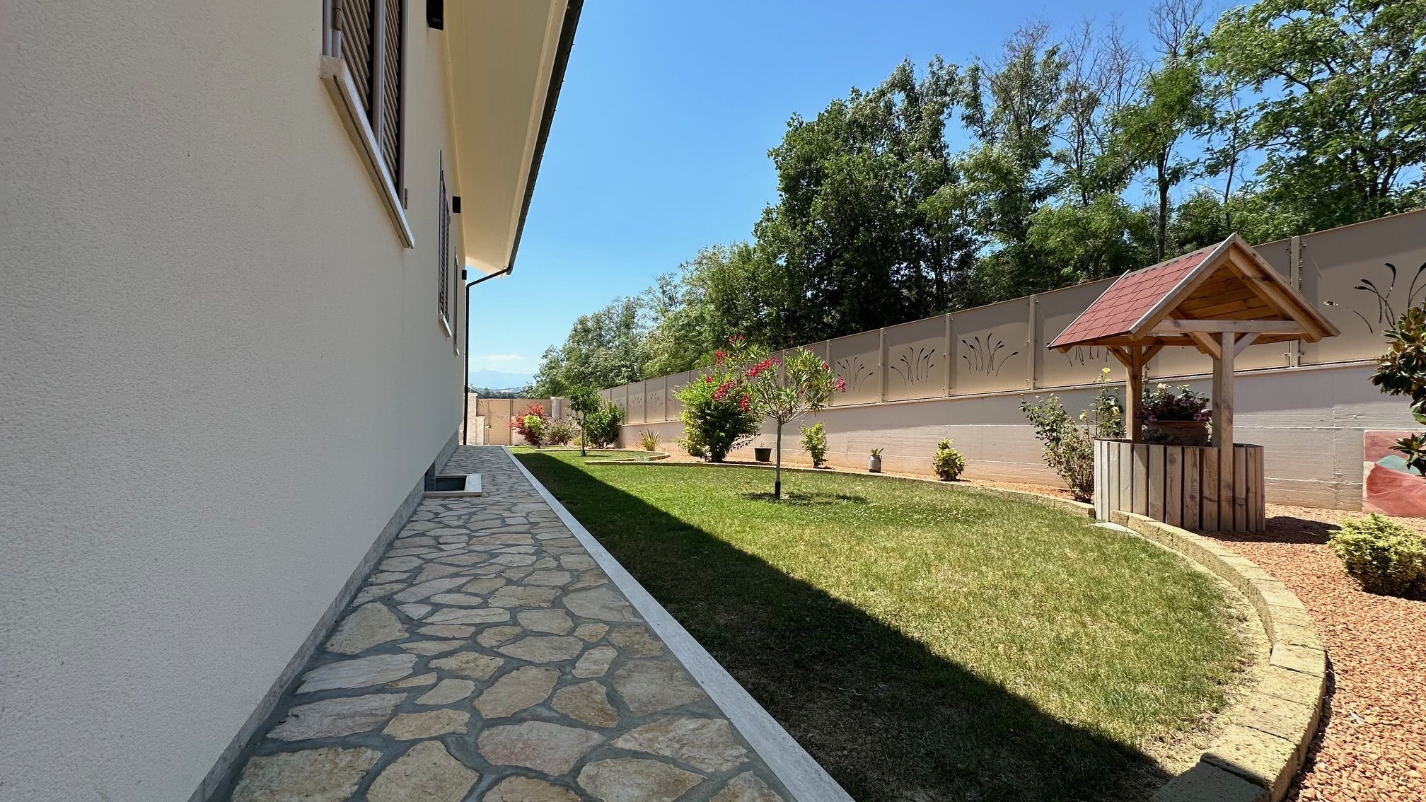 Luxury 5 Bed Villa in Tortoreto Beautiful garden and pathway of a luxury 5-bedroom villa in Tortoreto, Italy.