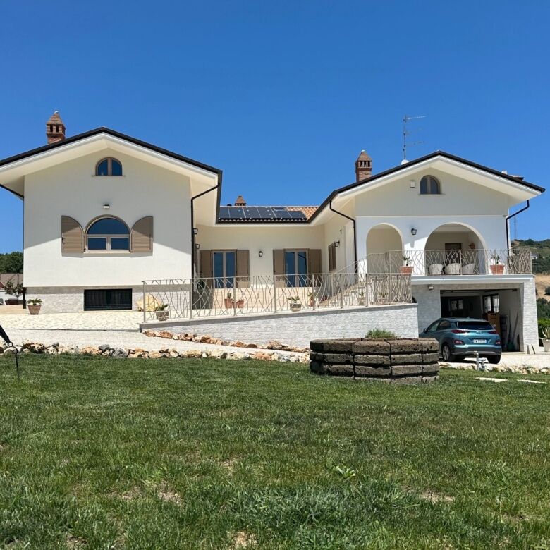 Elegant 5-bedroom villa for sale in Tortoreto, Italy, featuring modern amenities and scenic views.
