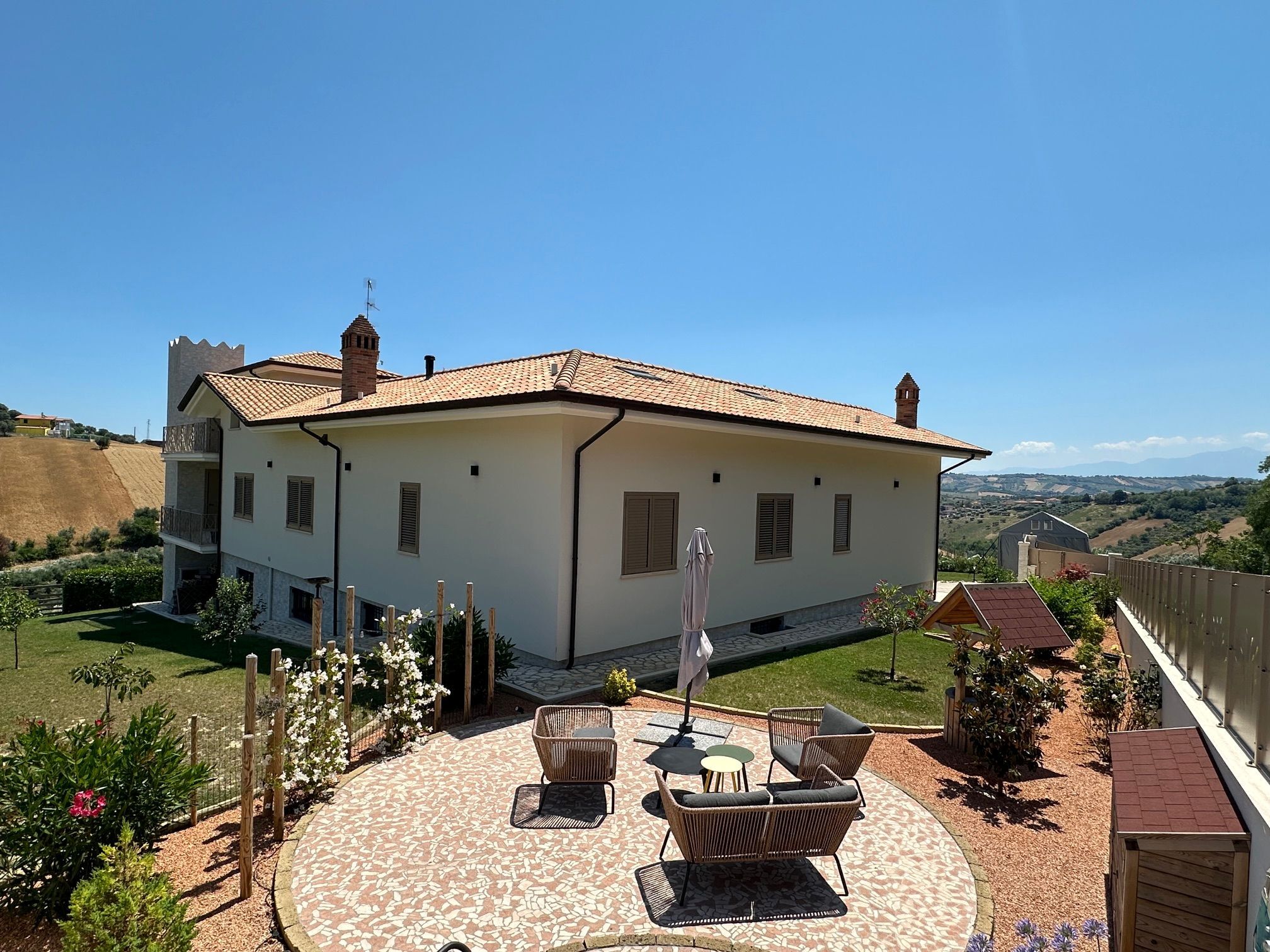 Luxury 5 Bed Villa for Sale In Tortoreto Elegant villa with spacious outdoor terrace in Tortoreto, Italy.