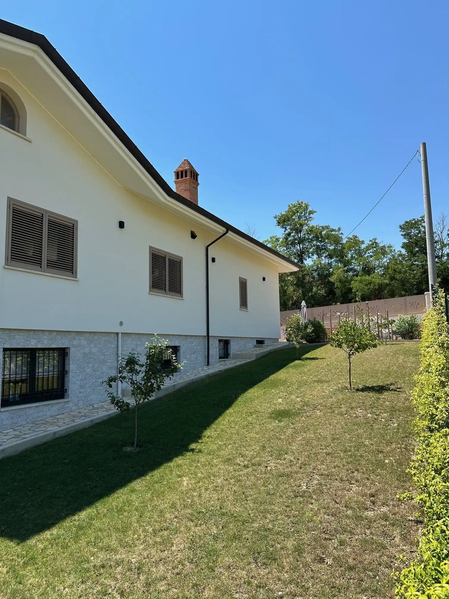 Elegant 5-bedroom villa with spacious garden in Tortoreto, Italy, perfect for luxury living and outd.
