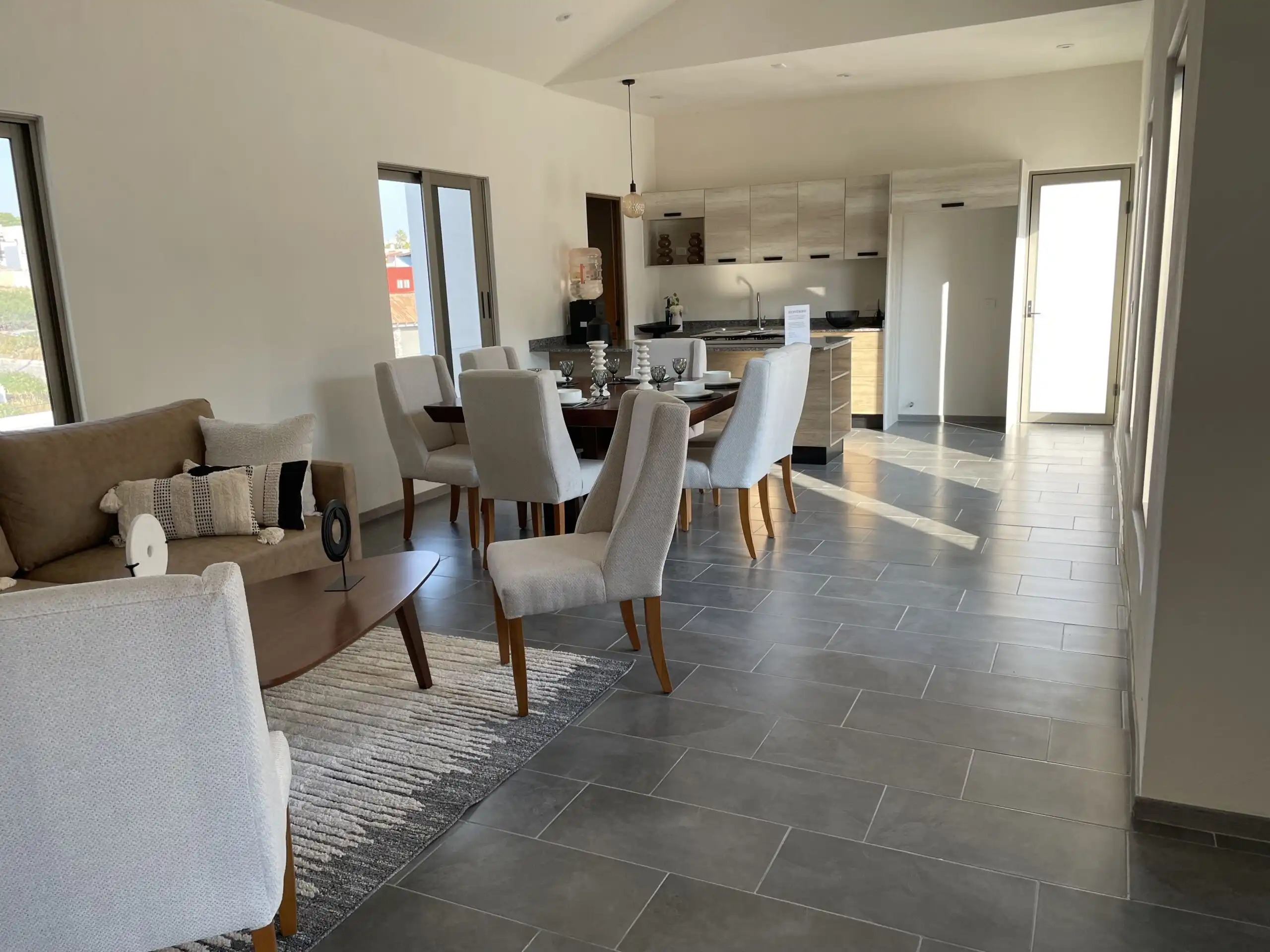 Spacious living and dining area with modern kitchen in Residencial Barroco, San Miguel de Allende.