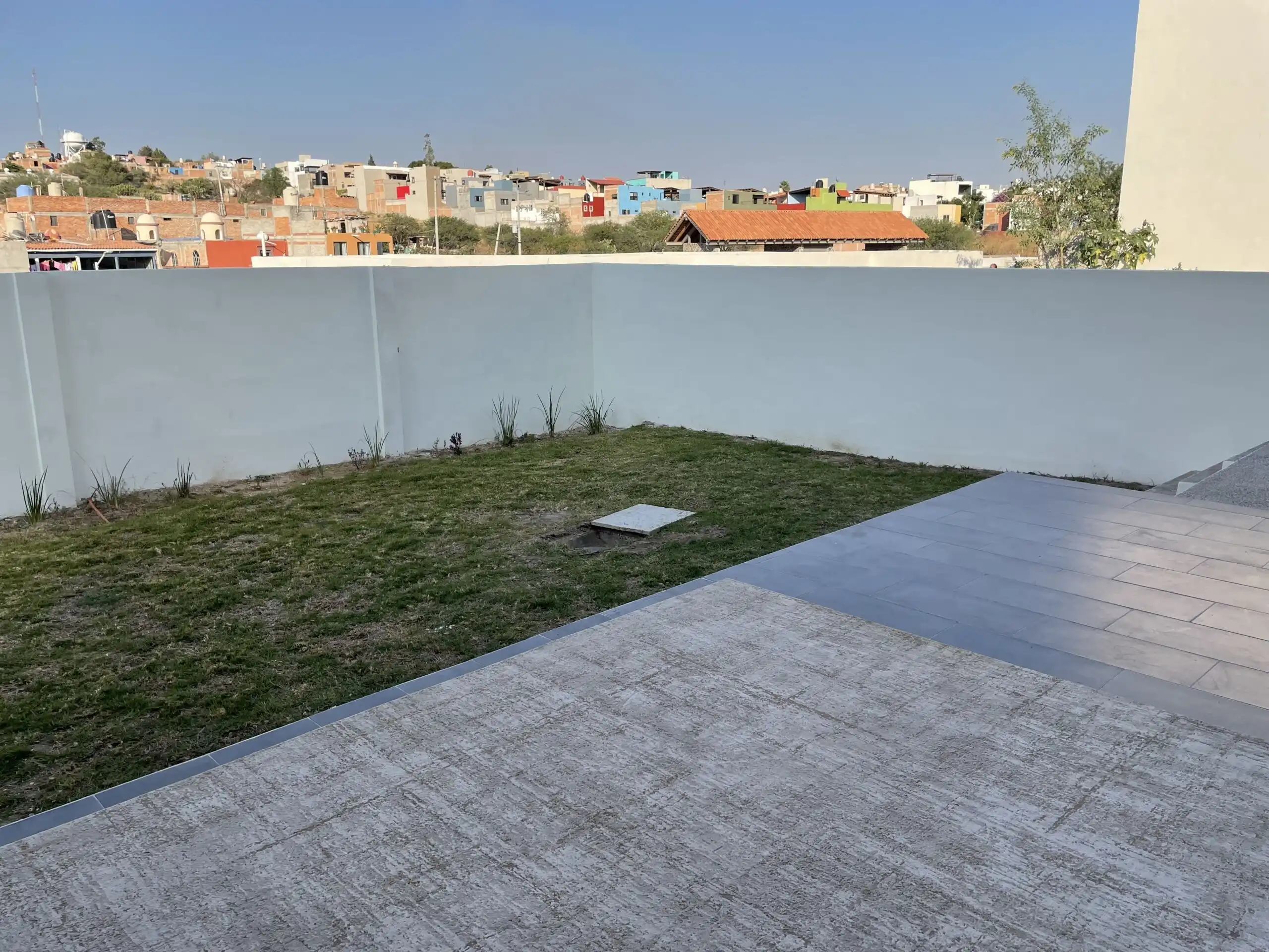 Balcony view of outdoor space in Residencial Barroco, San Miguel de Allende.