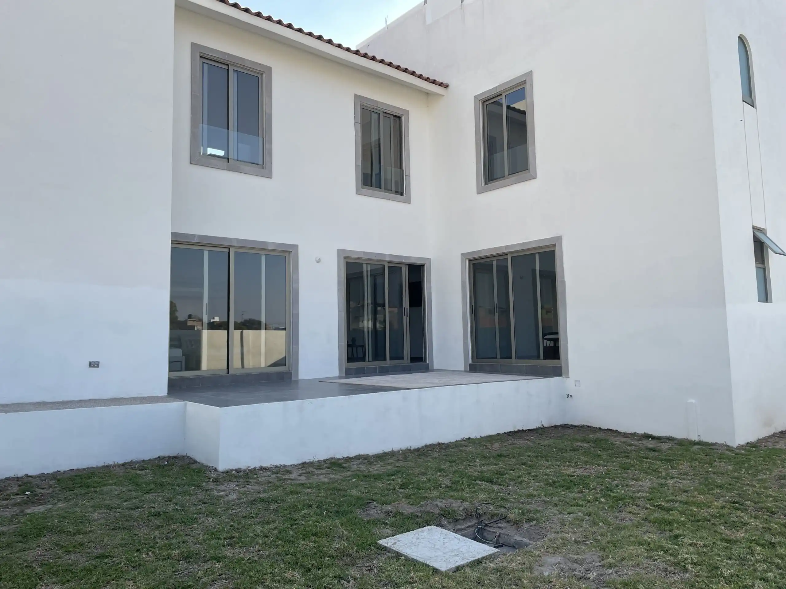 Modern 3-bedroom house in Residencial Barroco, San Miguel de Allende, with spacious outdoor patio.