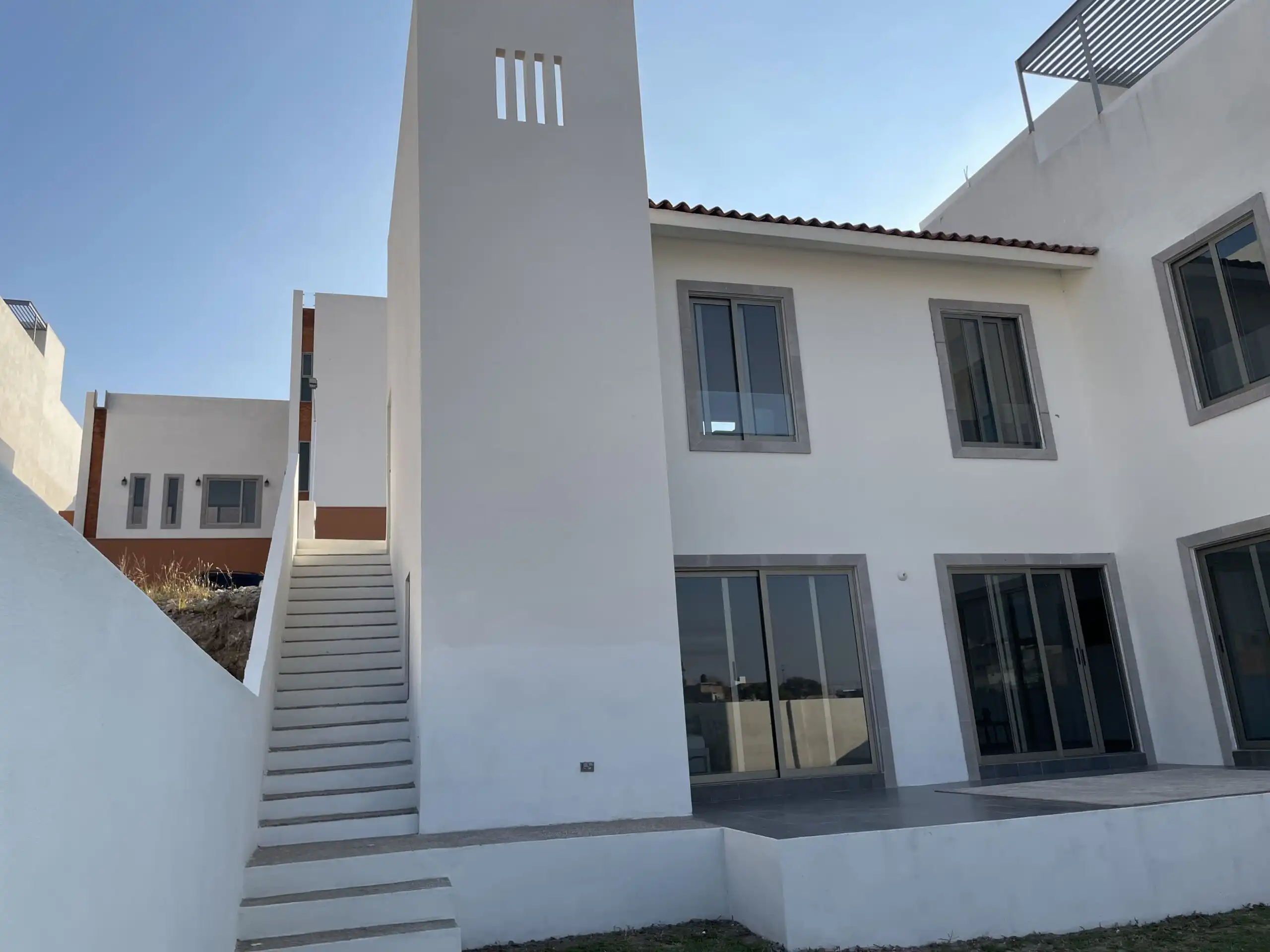 Spacious white exterior of a modern 3-bedroom house in Residencial Barroco, San Miguel de Allende.