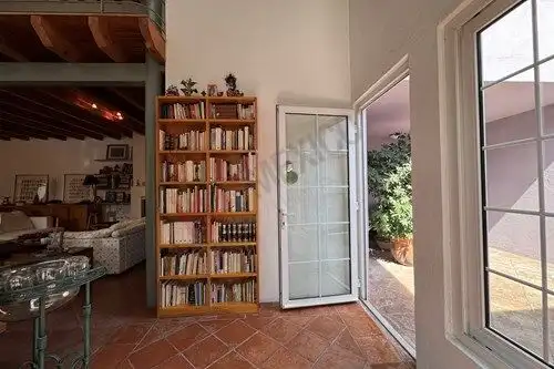 Cozy fully furnished loft with access to outdoor patio, ideal for comfortable living in San Miguel d.