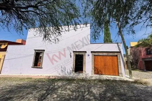 Bright fully furnished loft for sale in La Lejona, San Miguel de Allende, perfect for comfortable li.