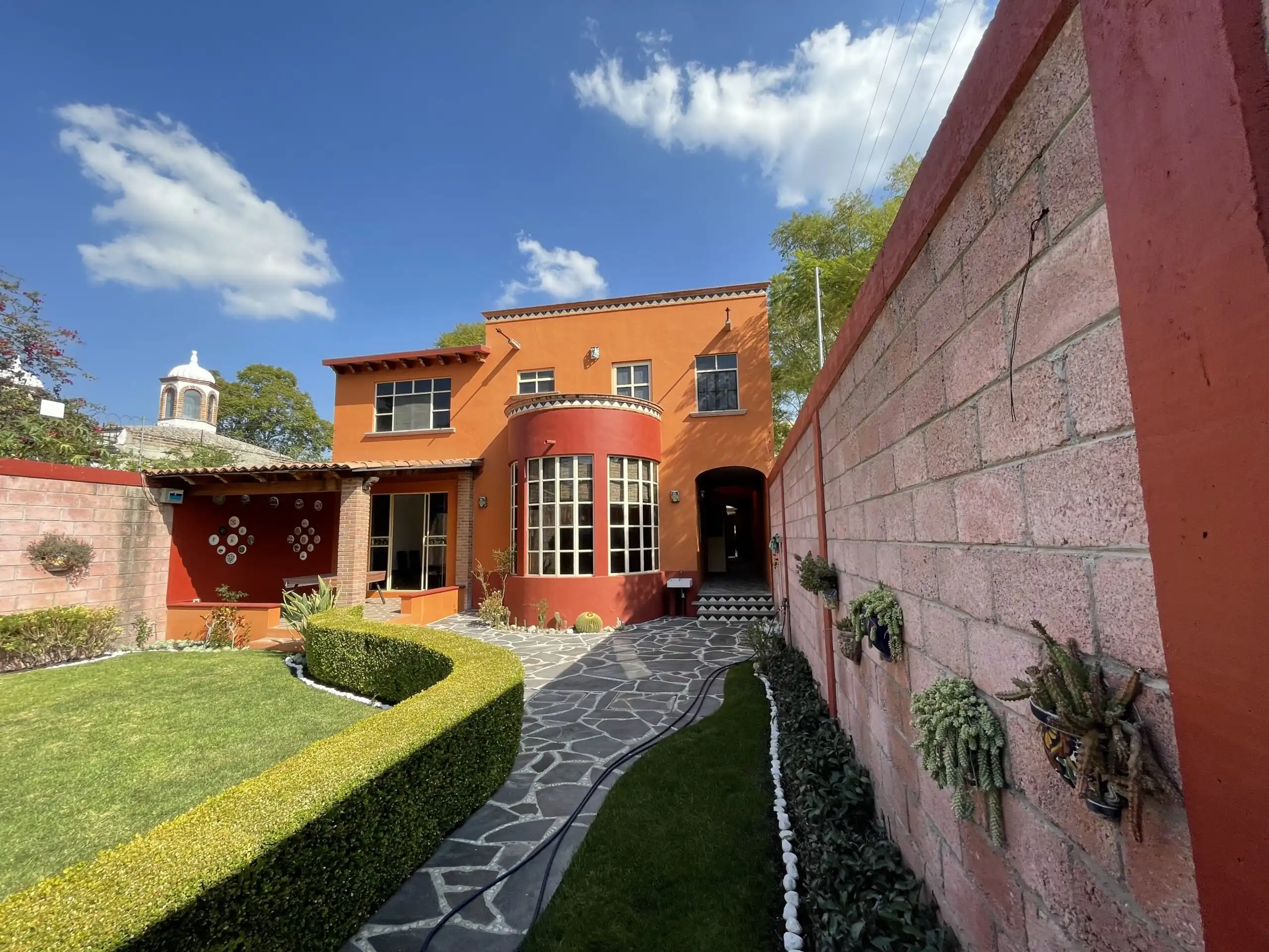Spacious 3-bedroom home in Los Frailes featuring a cozy fireplace, lush garden, and rooftop terrace.