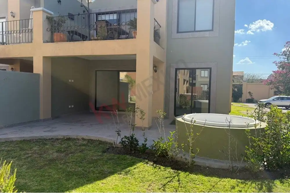Floor apartment with garden in Arcos de San Miguel, featuring 2 bedrooms and modern amenities.