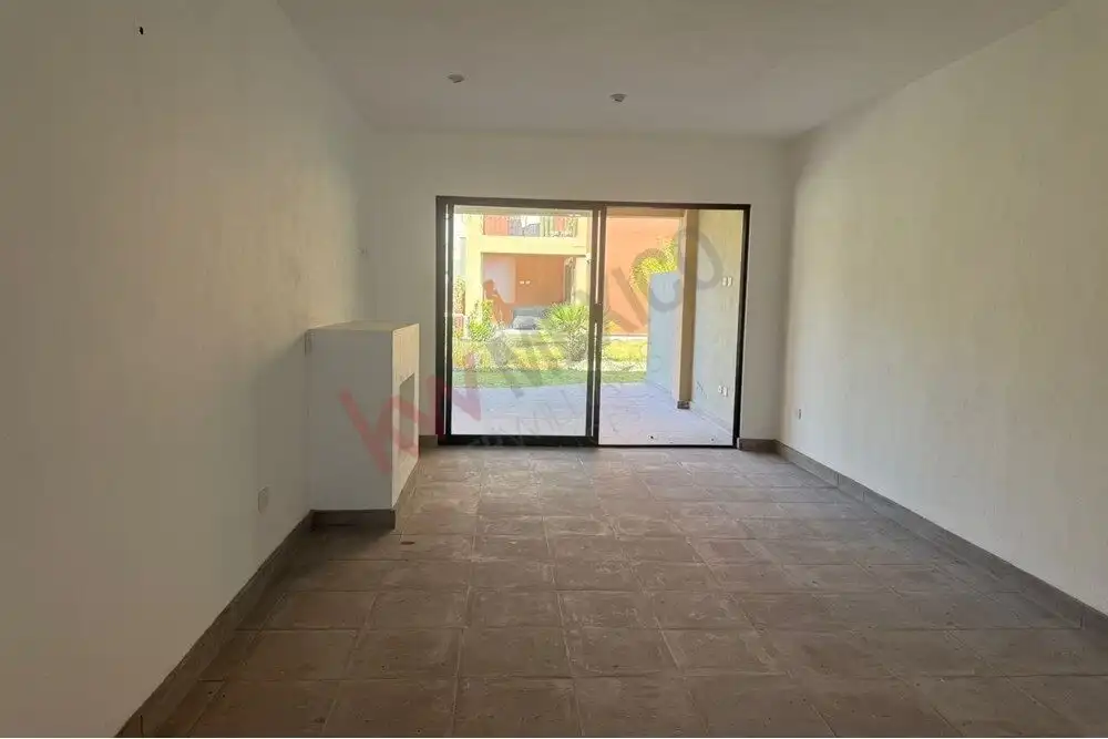 Floor apartment with large sliding glass doors opening to a garden in Arcos de San Miguel.