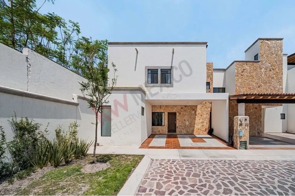 Beautiful contemporary 4-bedroom house for sale in San Miguel de Allende, featuring stylish architec.